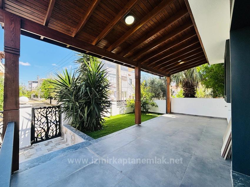 3+1 Ultra Luxury Apartment With Large Garden, 100M From The Sea, For Sale In Payamlı Neighborhood, Seferihisar, İzmir.