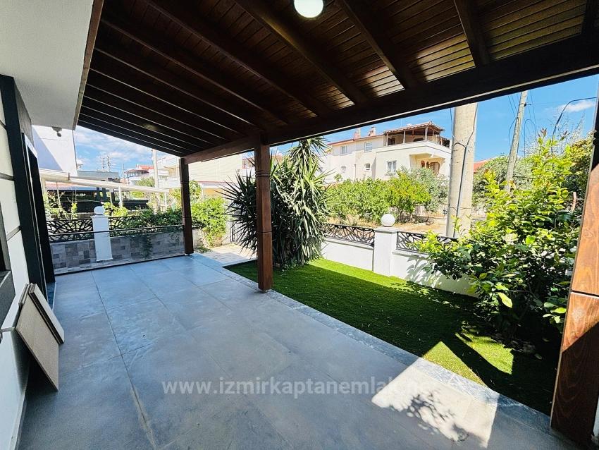 3+1 Ultra Luxury Apartment With Large Garden, 100M From The Sea, For Sale In Payamlı Neighborhood, Seferihisar, İzmir.