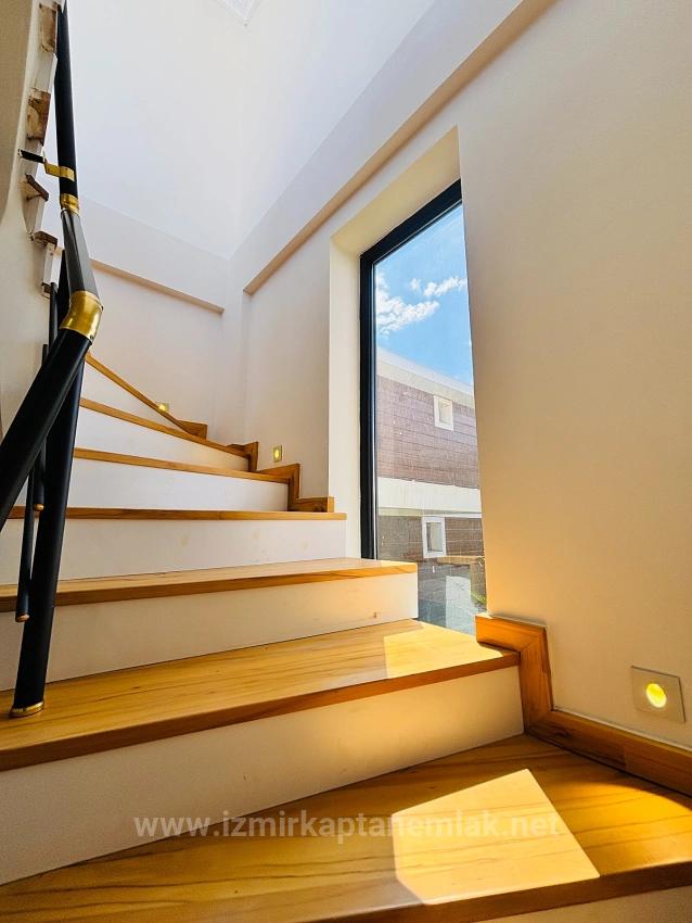 3+1 Ultra Luxury Apartment With Large Garden, 100M From The Sea, For Sale In Payamlı Neighborhood, Seferihisar, İzmir.