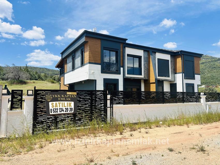3+2 Bedroom Summerhouse For sale in Kavakdere Nbh. Seferihisar - 220 m²