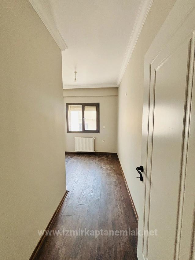 2+1 Ground Floor Apartment With Parking For Sale In Hıdırlık Neighborhood, Seferihisar, İzmir