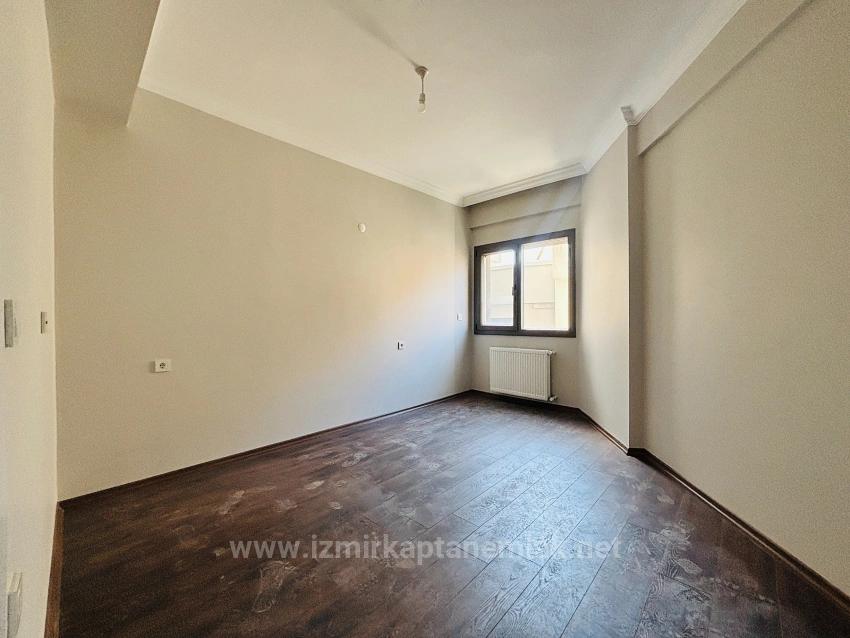 2+1 Ground Floor Apartment With Parking For Sale In Hıdırlık Neighborhood, Seferihisar, İzmir