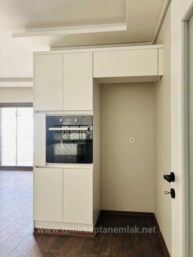 2+1 Ground Floor Apartment With Parking For Sale In Hıdırlık Neighborhood, Seferihisar, İzmir