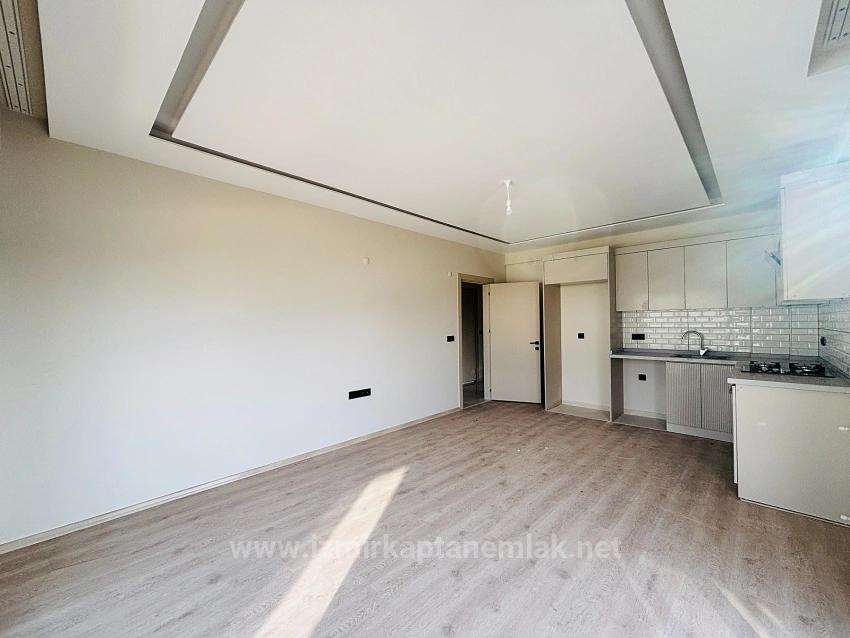 2+1 Mid-Floor Apartment For Rent In Çolak İbrahim Bey Neighborhood, Seferihisar, İzmir
