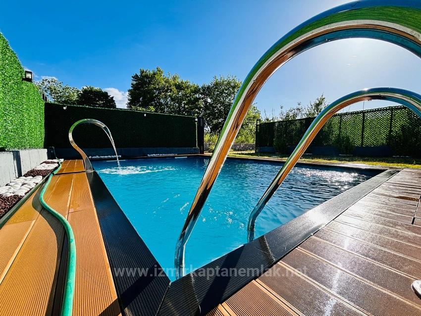 Modern Bungalow With Pool In İzmir Menderes Yeniköy District