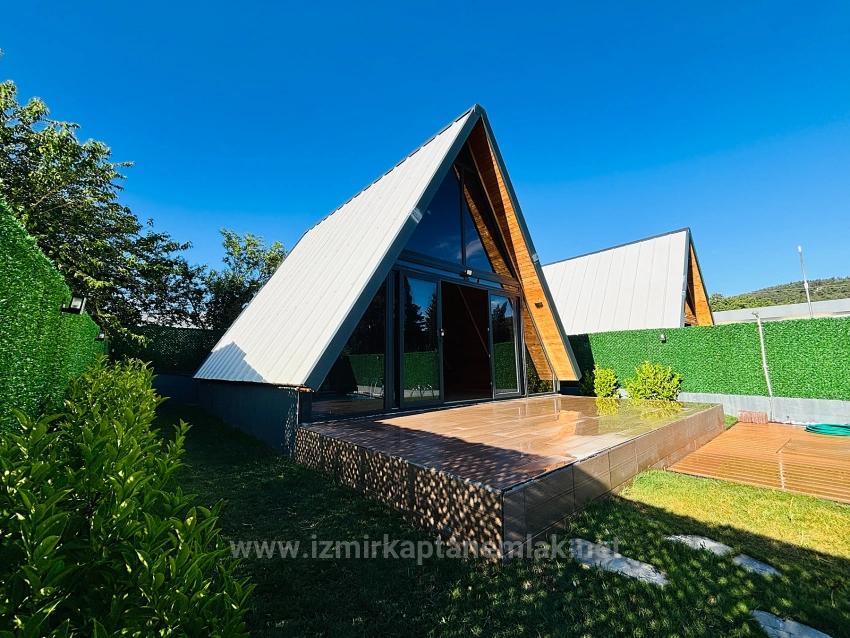 Modern Bungalow With Pool In İzmir Menderes Yeniköy District