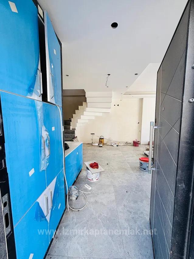 In İzmir Seferihisar Cumhuriyet Neighbourhood, A 5+1 Detached Villa For Sale