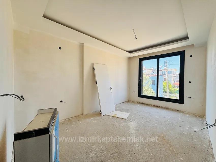 In İzmir Seferihisar Cumhuriyet Neighbourhood, A 5+1 Detached Villa For Sale