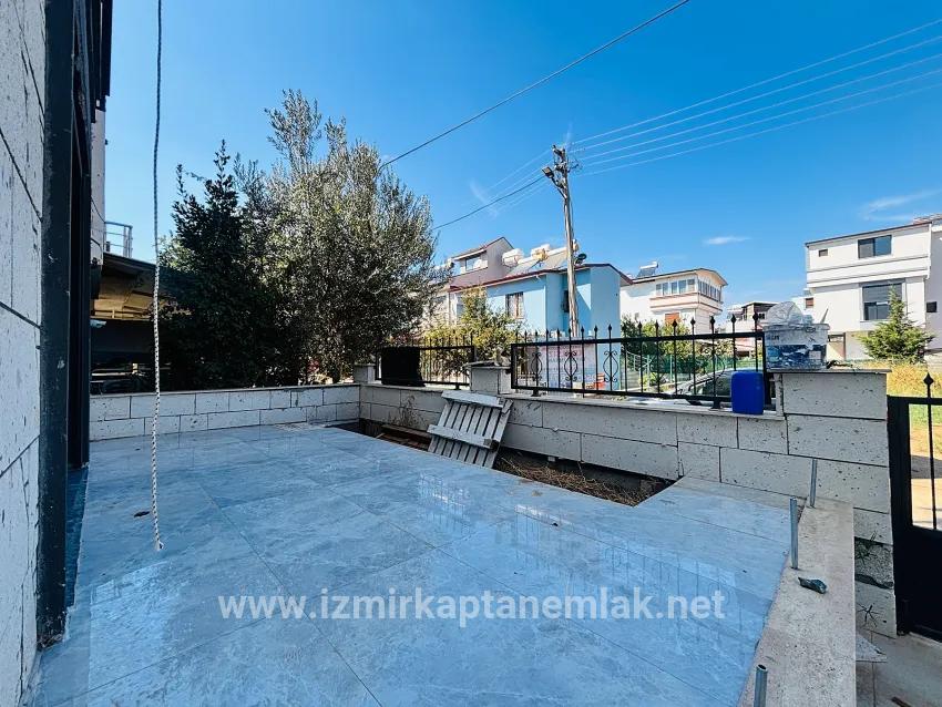 5+1 Bedroom Summerhouse For sale in Cumhuriyet Nbh. Seferihisar Doğanbey - 145 m²