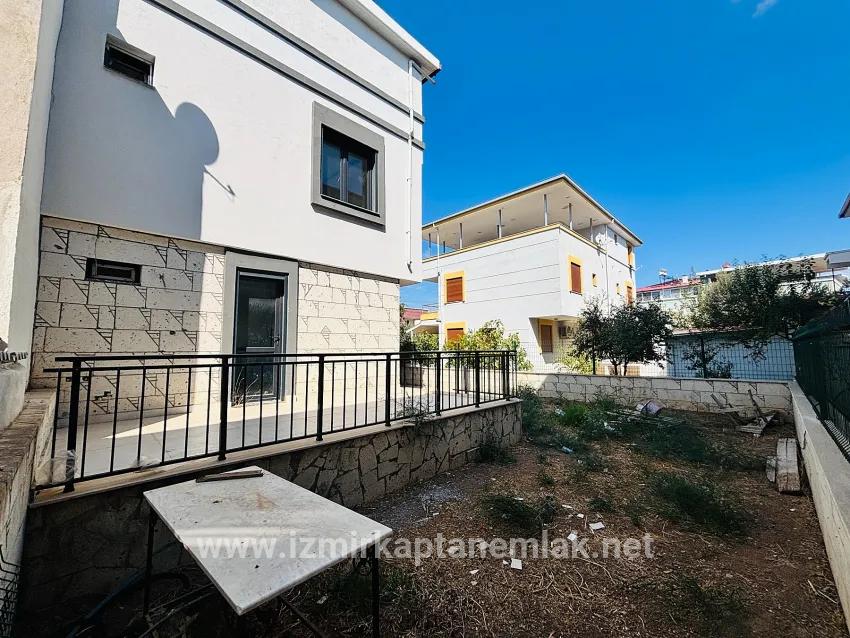 5+1 Bedroom Summerhouse For sale in Cumhuriyet Nbh. Seferihisar Doğanbey - 145 m²