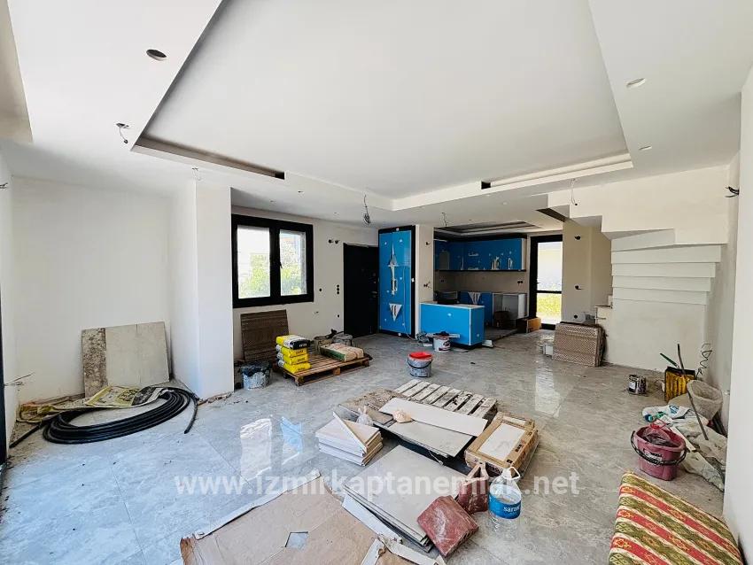 5+1 Bedroom Summerhouse For sale in Cumhuriyet Nbh. Seferihisar Doğanbey - 145 m²