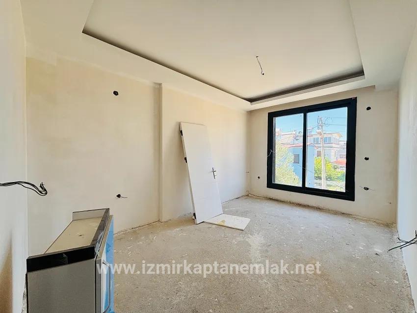 5+1 Bedroom Summerhouse For sale in Cumhuriyet Nbh. Seferihisar Doğanbey - 145 m²