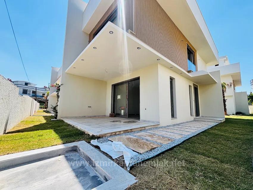 İzmir Seferihisar Mersinalanı Neighbourhood In A Poolside Complex 10 Units Of 3+1 For Sale Villas
