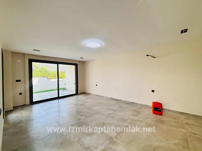 3+1 Bedroom Summerhouse For sale in Mersin Alanı Nbh. Seferihisar Ürkmez - 144 m²