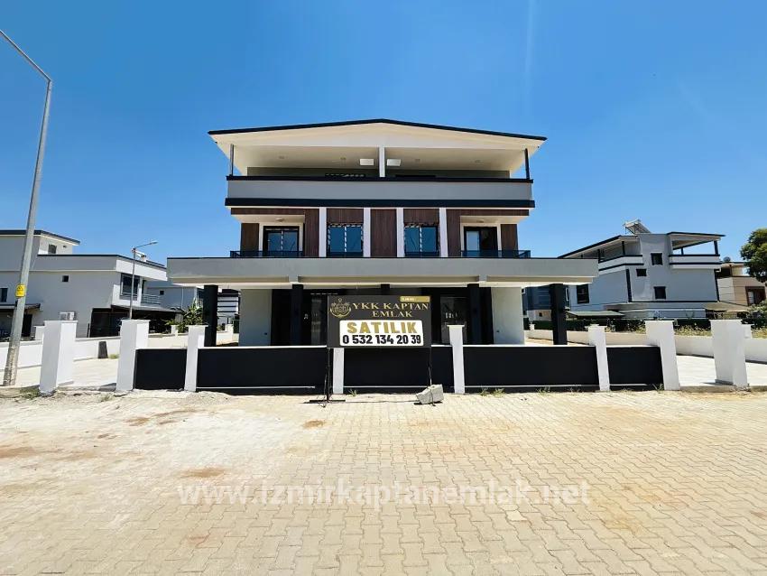3+1 Bedroom Summerhouse For sale in Cumhuriyet Nbh. Seferihisar Doğanbey - 125 m²