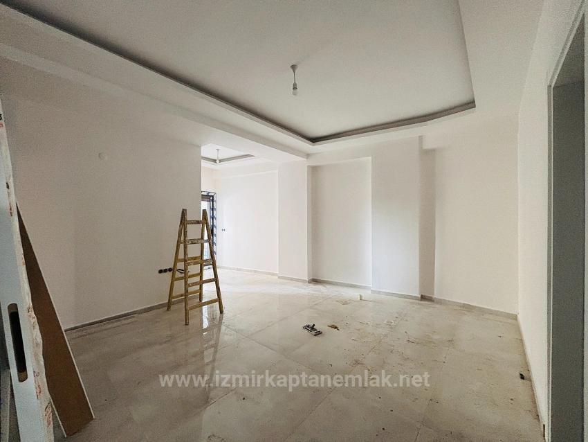 1+1 Middle Floor Flat In A Great Location In Hıdırlık, Seferihisar, Izmir