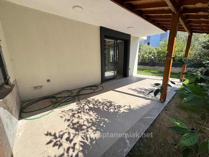 4+1 Villa For Sale With Garden In Seferihisar Doğanbey, 400 Meters From The Beach