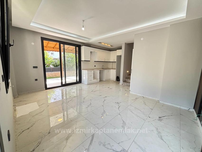 4+1 Villa For Sale With Garden In Seferihisar Doğanbey, 400 Meters From The Beach