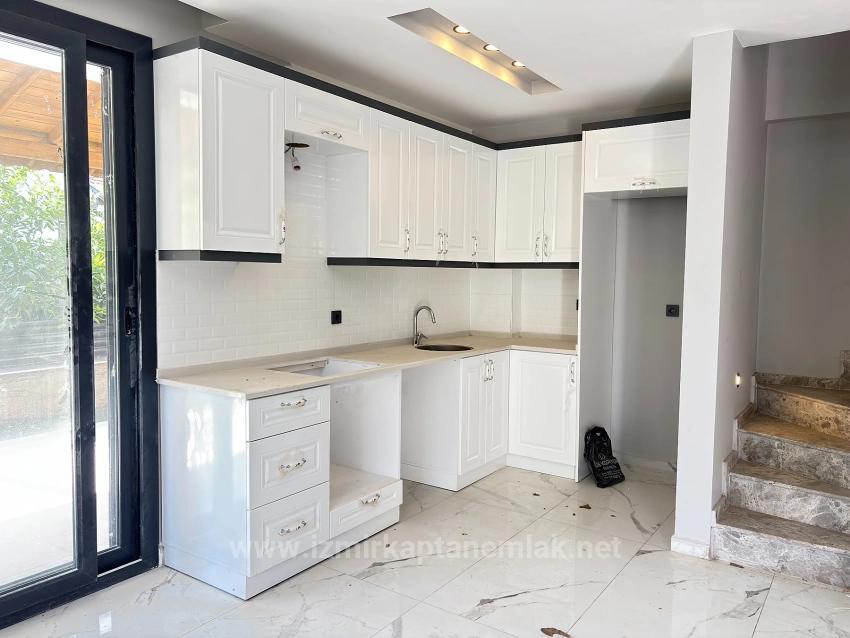 4+1 Villa For Sale With Garden In Seferihisar Doğanbey, 400 Meters From The Beach