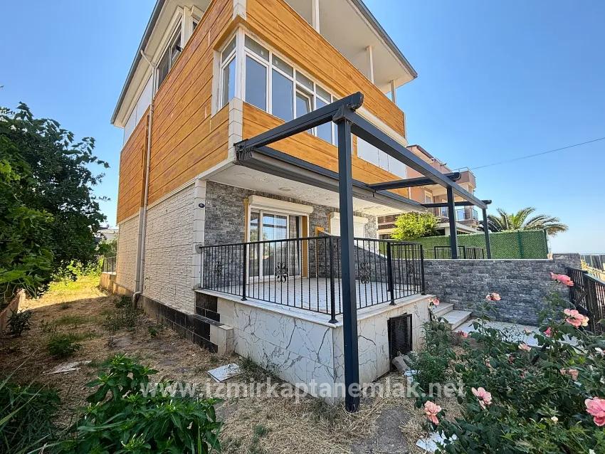 İzmir Seferihisar Bengiler neighbourhood In the spacious garden to the sea 20m 3+1 rental villa