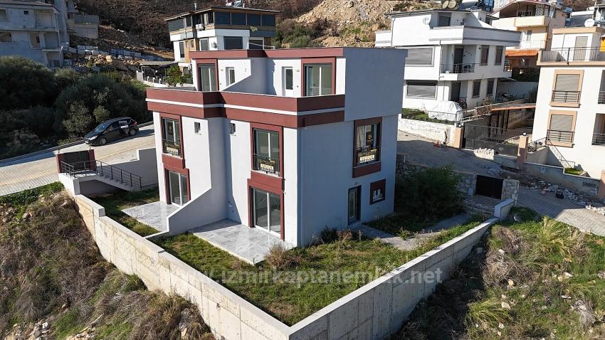 3+1 Villa For Sale With Sea View And Garden In Doğanbey Atatürk Neighborhood