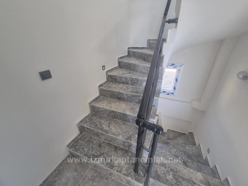 3+1 Villa For Sale With Sea View And Garden In Doğanbey Atatürk Neighborhood