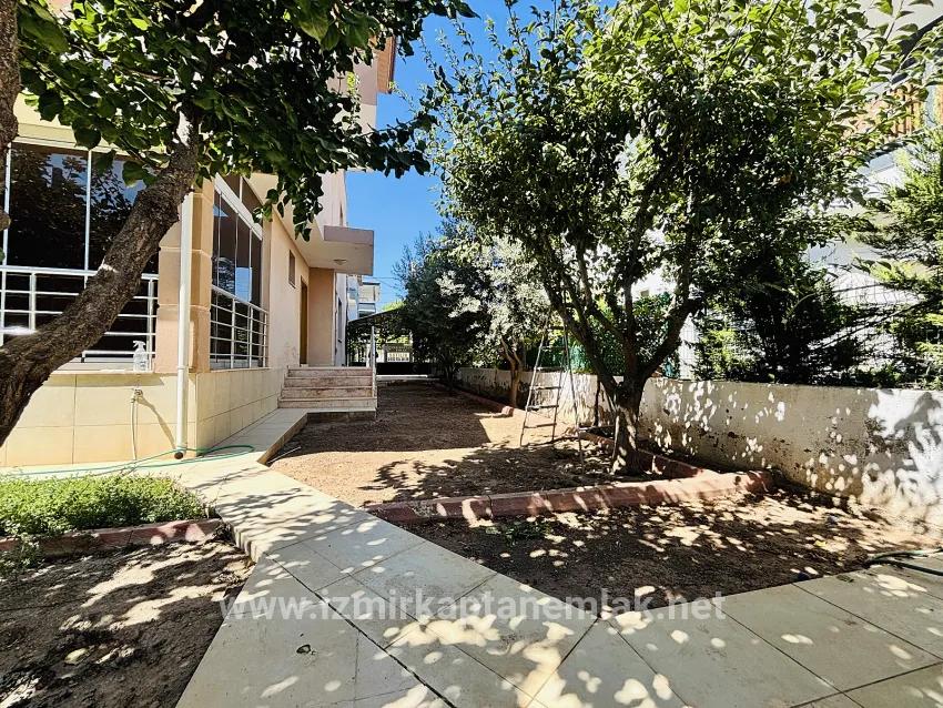 4+1 Bedroom Summerhouse For sale in Cumhuriyet Nbh. Seferihisar Doğanbey - 160 m²