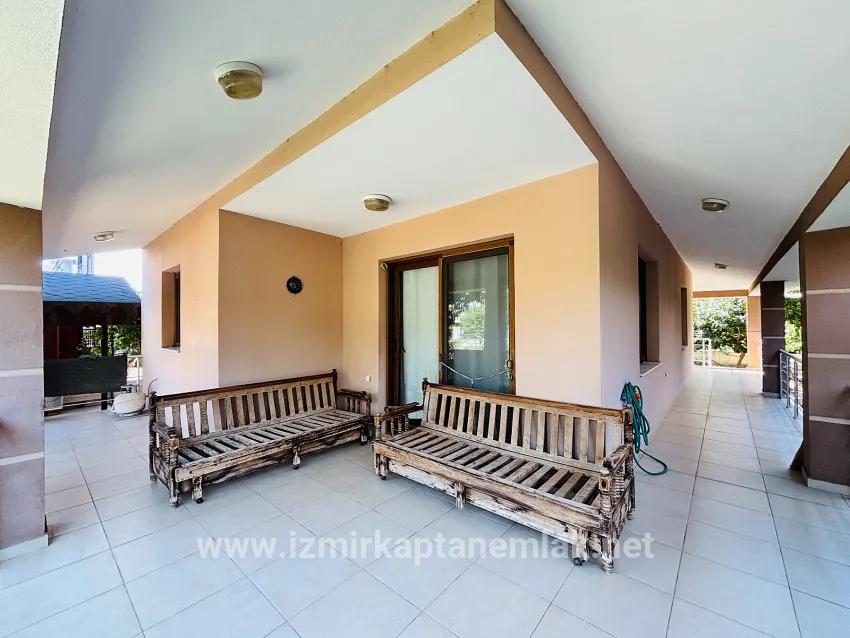 4+1 Bedroom Summerhouse For sale in Cumhuriyet Nbh. Seferihisar Doğanbey - 160 m²