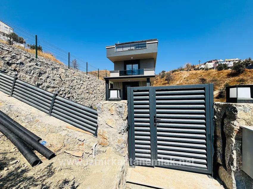 3+1 Bedroom Summerhouse For sale in Atatürk Nbh. Seferihisar Doğanbey - 150 m²