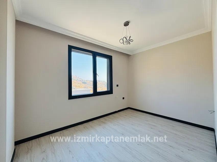 3+1 Bedroom Summerhouse For sale in Atatürk Nbh. Seferihisar Doğanbey - 150 m²