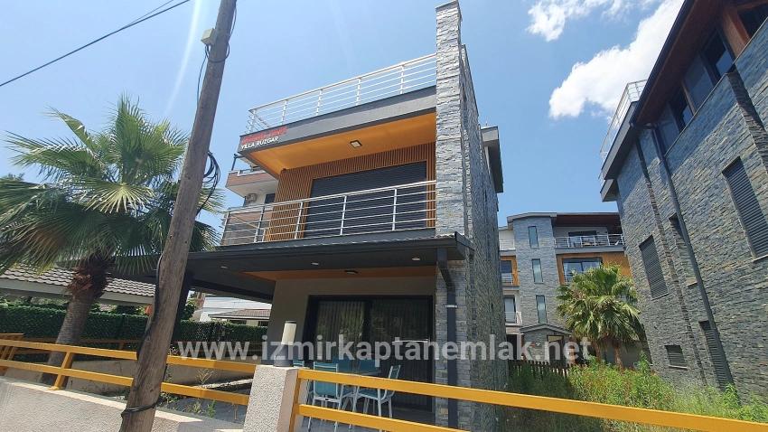 3+1 Bedroom Summerhouse For sale in Payamlı Nbh. Seferihisar Doğanbey - 180 m²