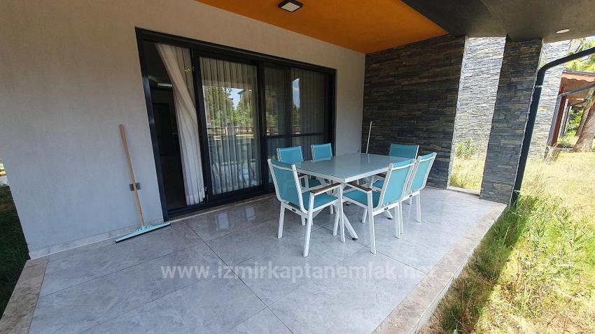 3+1 Villa With Pool And Garden For Sale On The Sea Side In Seferihisar Payamlı