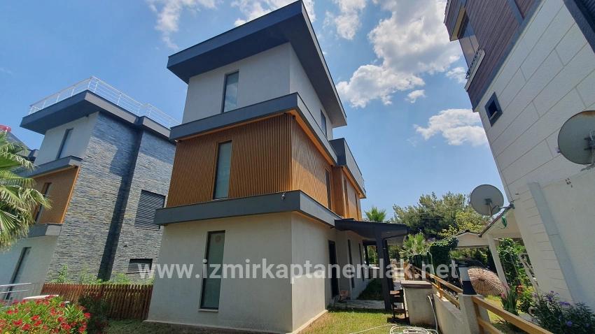 3+1 Bedroom Summerhouse For sale in Payamlı Nbh. Seferihisar Doğanbey - 180 m²