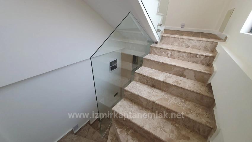 3+1 Villa With Pool And Garden For Sale On The Sea Side In Seferihisar Payamlı