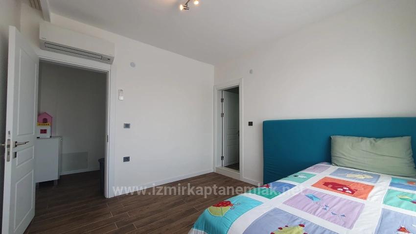 3+1 Villa With Pool And Garden For Sale On The Sea Side In Seferihisar Payamlı