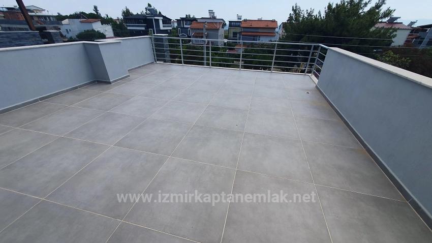 3+1 Villa With Pool And Garden For Sale On The Sea Side In Seferihisar Payamlı