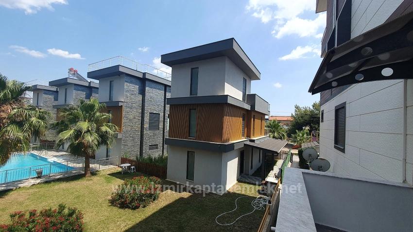 3+1 Villa With Pool And Garden For Sale On The Sea Side In Seferihisar Payamlı