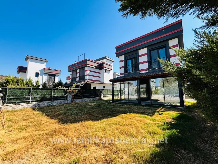 3+1 Bedroom Summerhouse For sale in Cumhuriyet Nbh. Seferihisar Doğanbey - 180 m²