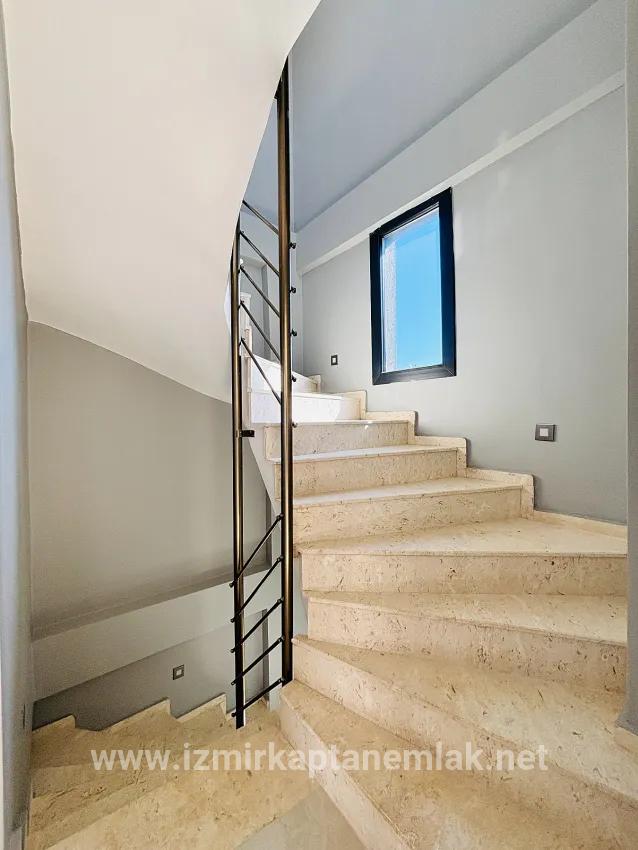 3+1 Bedroom Summerhouse For sale in Cumhuriyet Nbh. Seferihisar Doğanbey - 180 m²