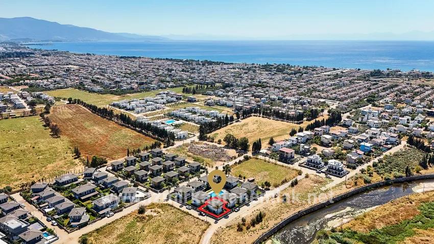 3+1 Bedroom Summerhouse For sale in Cumhuriyet Nbh. Seferihisar Doğanbey - 290 m²