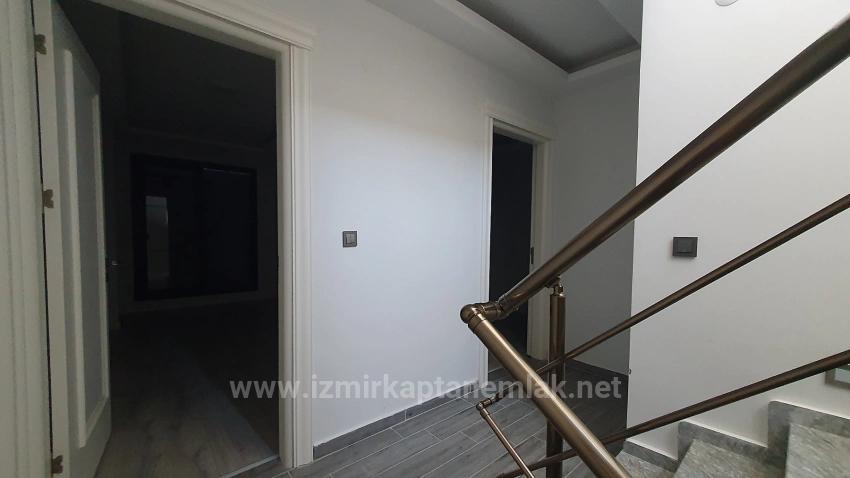 Spacious 3+1 Villa For Sale In Seferihisar Doğanbey Payamlı