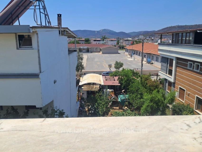 Spacious 2+1 Villa For Sale With Garden In Seferihisar Doğanbey