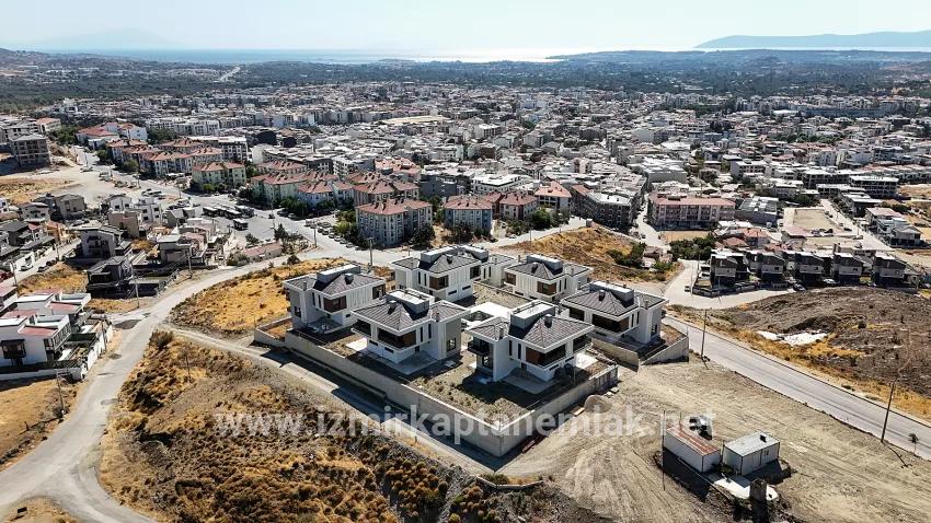 3+2 Bedroom Villa For sale in Turabiye Nbh. Seferihisar - 240 m²
