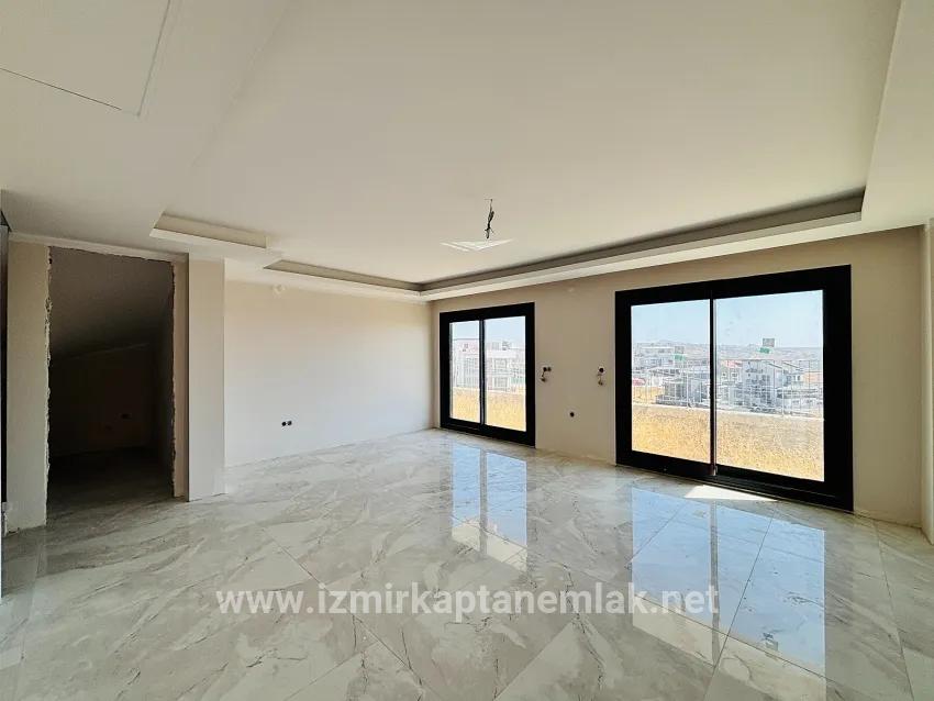 3+2 Bedroom Villa For sale in Turabiye Nbh. Seferihisar - 240 m²