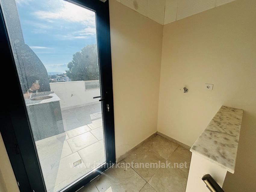 4+1 Villa For Sale With Sea View And Condominium In Seferihisar Doğanbey