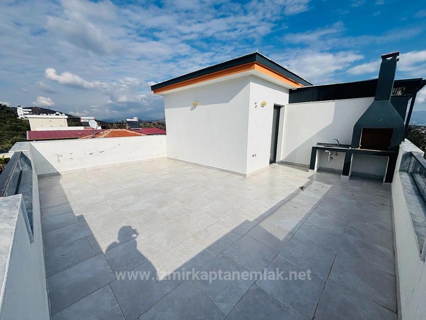 4+1 Villa For Sale With Sea View And Condominium In Seferihisar Doğanbey