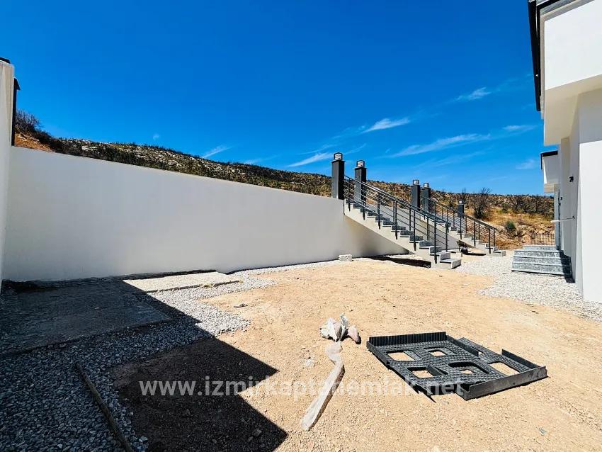 2+1 Bedroom Summerhouse For sale in Atatürk Nbh. Seferihisar Doğanbey - 115 m²
