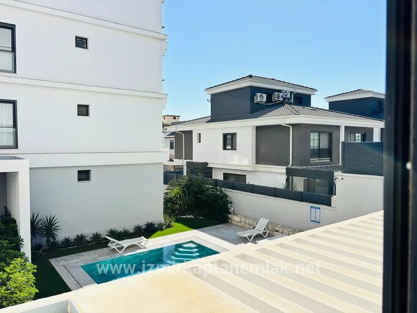 2+1 Bedroom Apartment For sale in Necat Hepkon Nbh. Seferihisar - 110 m²
