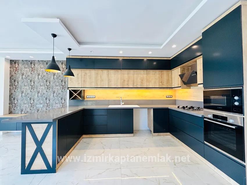 4+1 Bedroom Summerhouse For sale in Payamlı Nbh. Seferihisar Doğanbey - 300 m²