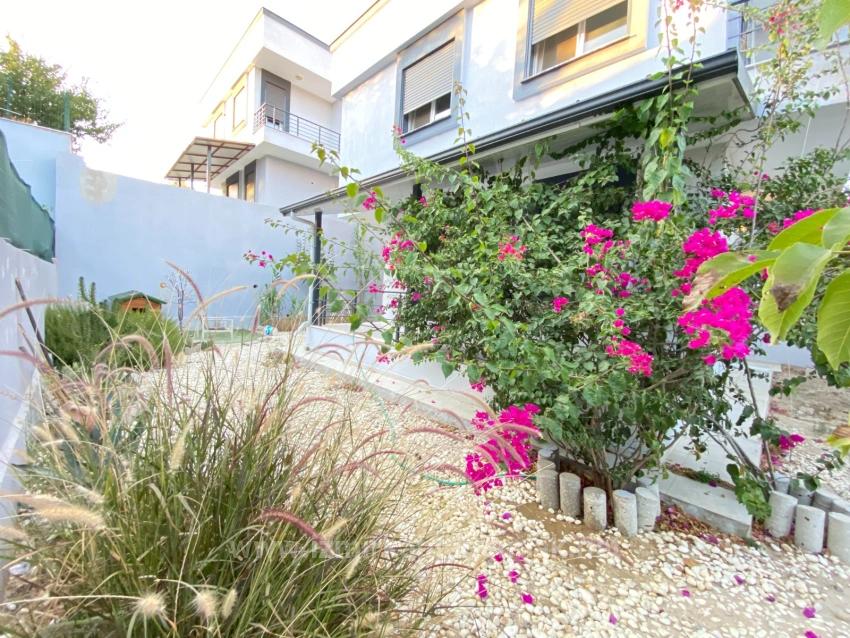 Airy 3+1 Villa With Garden For Sale In Seferihisar Ürkmez